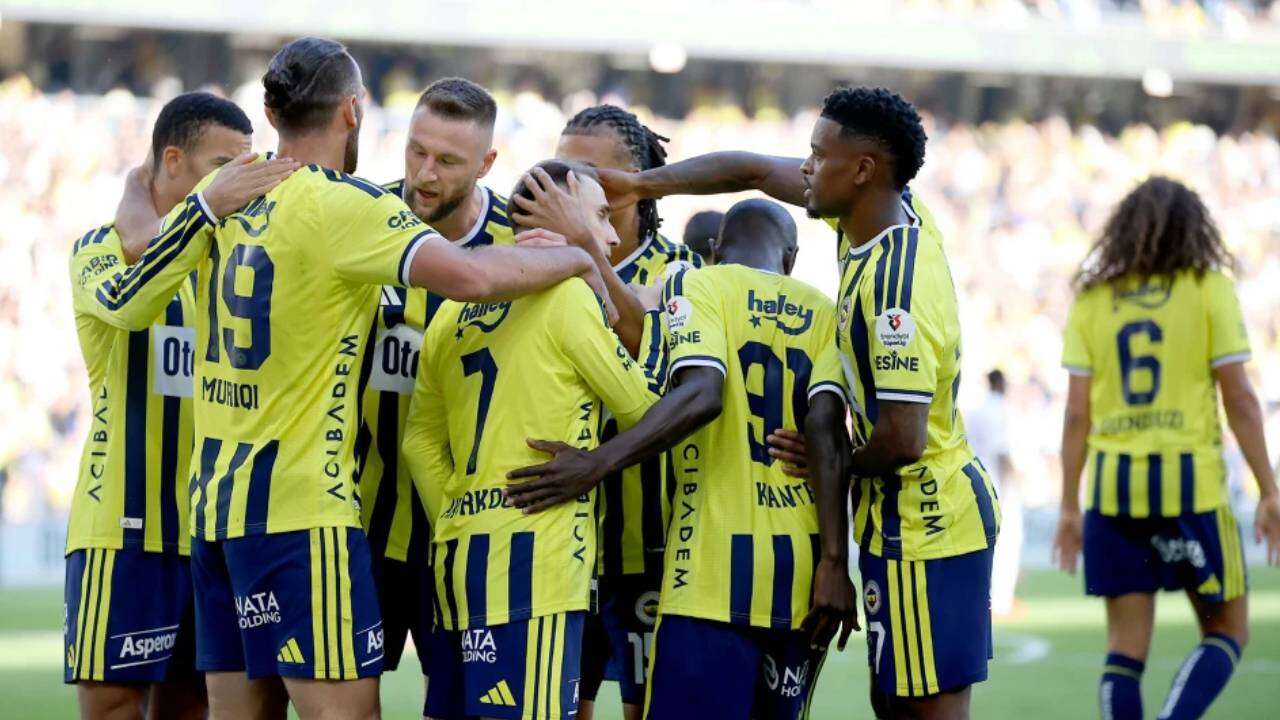 Kadıköy'de 8 gollü şov sonrası İsmail Kartal'dan radikal karar: Yıldız isim takımdan gidiyor! 2